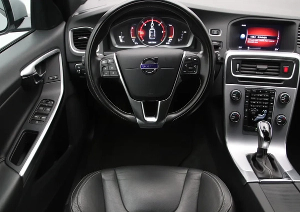 Volvo V60 cena 60999 przebieg: 195511, rok produkcji 2017 z Białystok małe 466